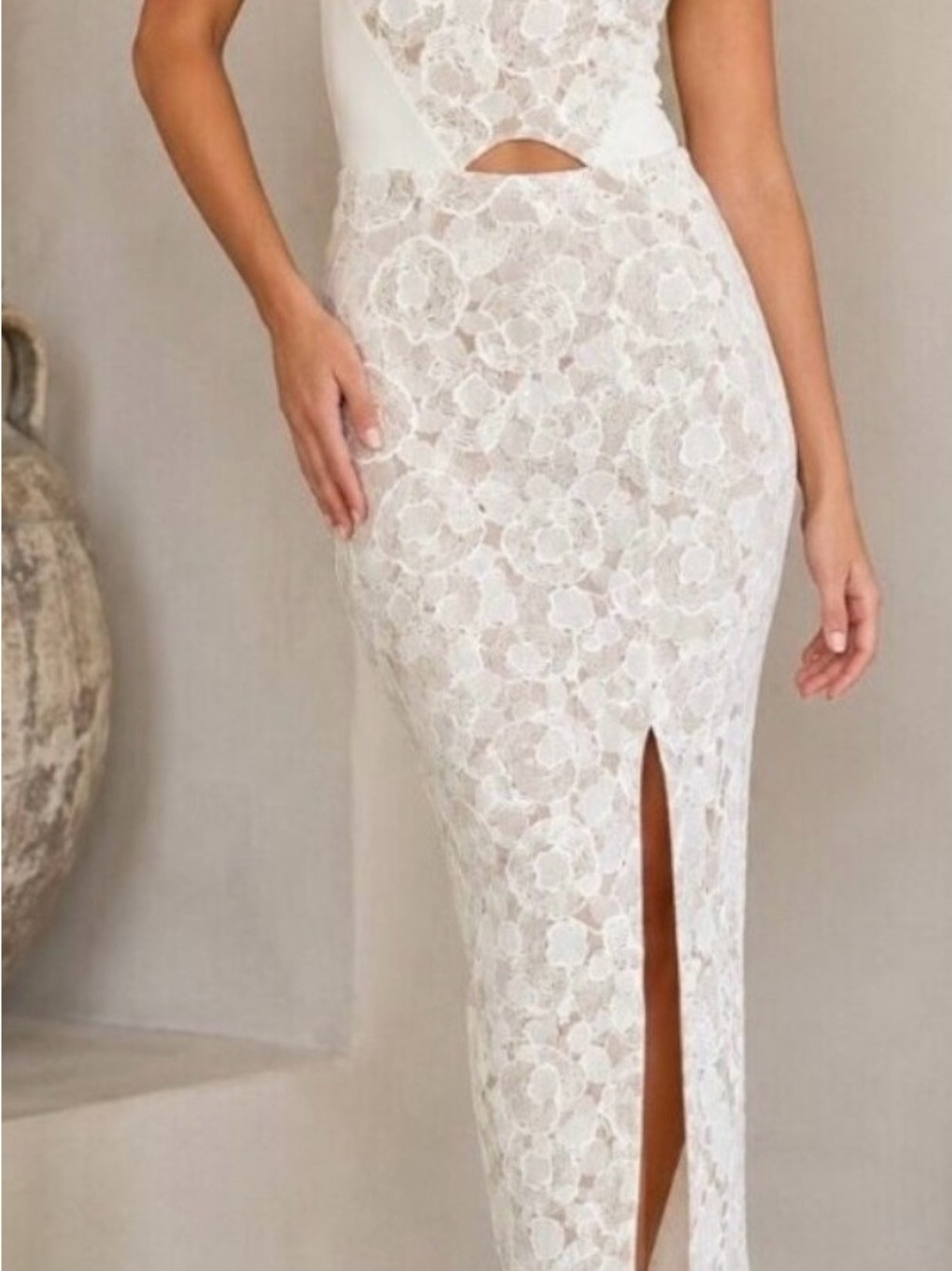 Manning Cartell white and Ivory Floral Lace stunning and elegant